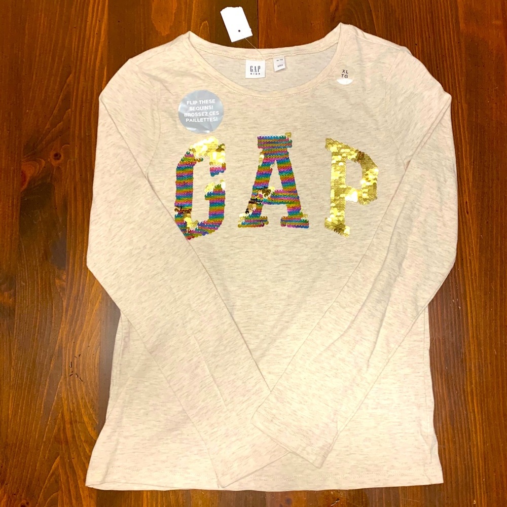 Girls brand new sequence Gap shirt.